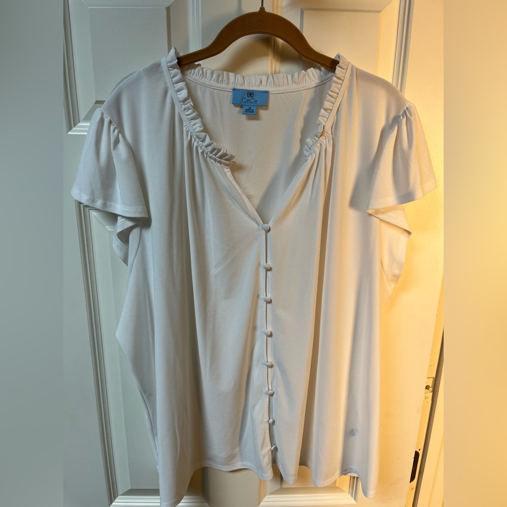 Creamy white CeCe plus 3x button front short sleeve crepe fabric blouse.